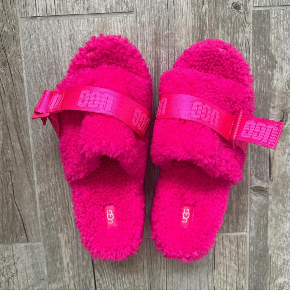 UGG Fuchsia Fluffy Sandals